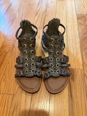 Madden girl Women’s Brown Gladiator Sandals - Stylish Strappy Design size 6.5